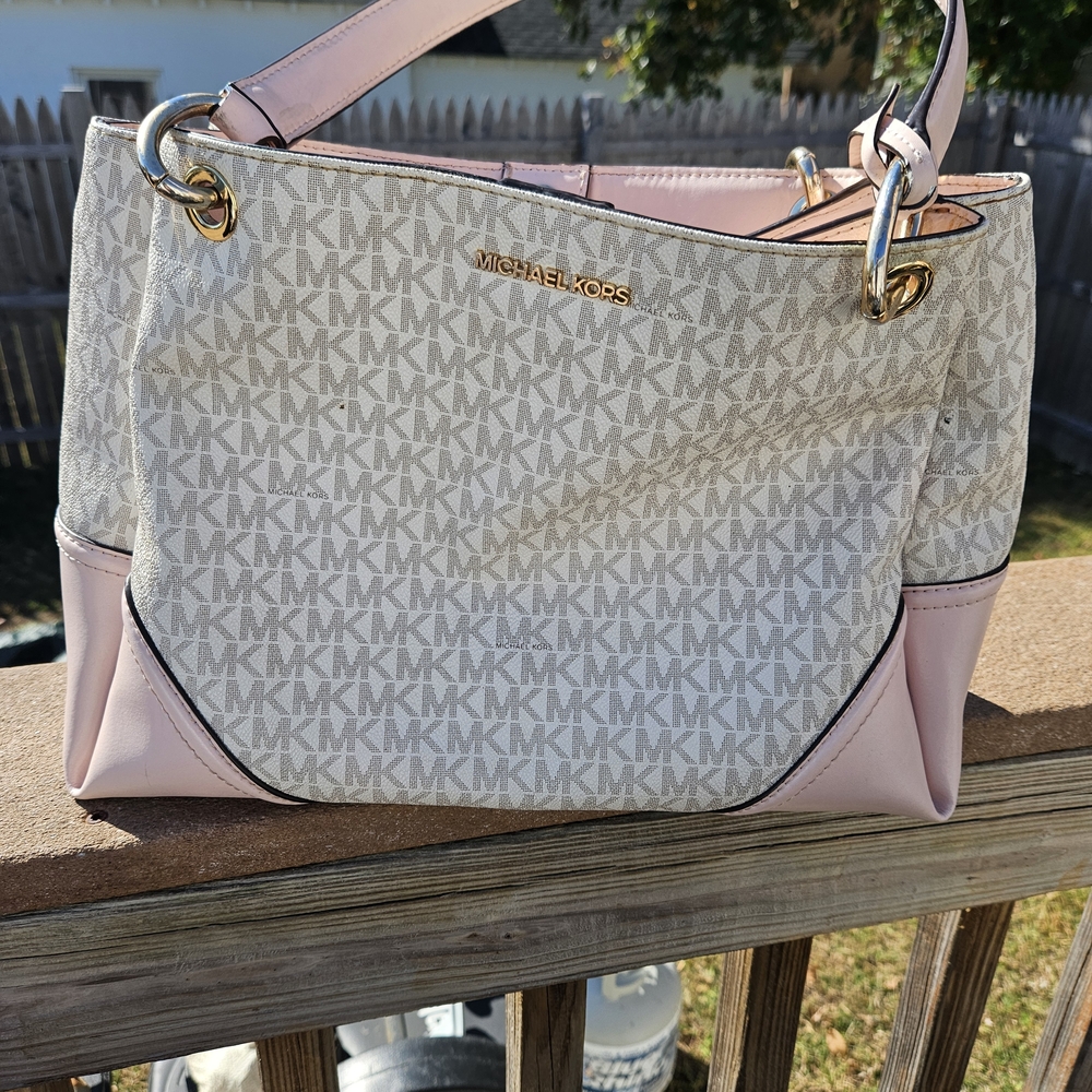 Michael Kors Signature Shoulder Bag in Pink and Cream